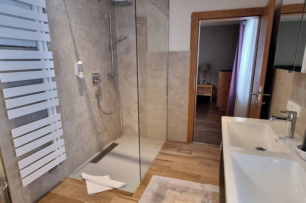 Ganze Wohnung, Ruhige Ferienwohnung mit Terrasse und Garten - Wellnessbenützung inkl. in Reutte, Außerfern