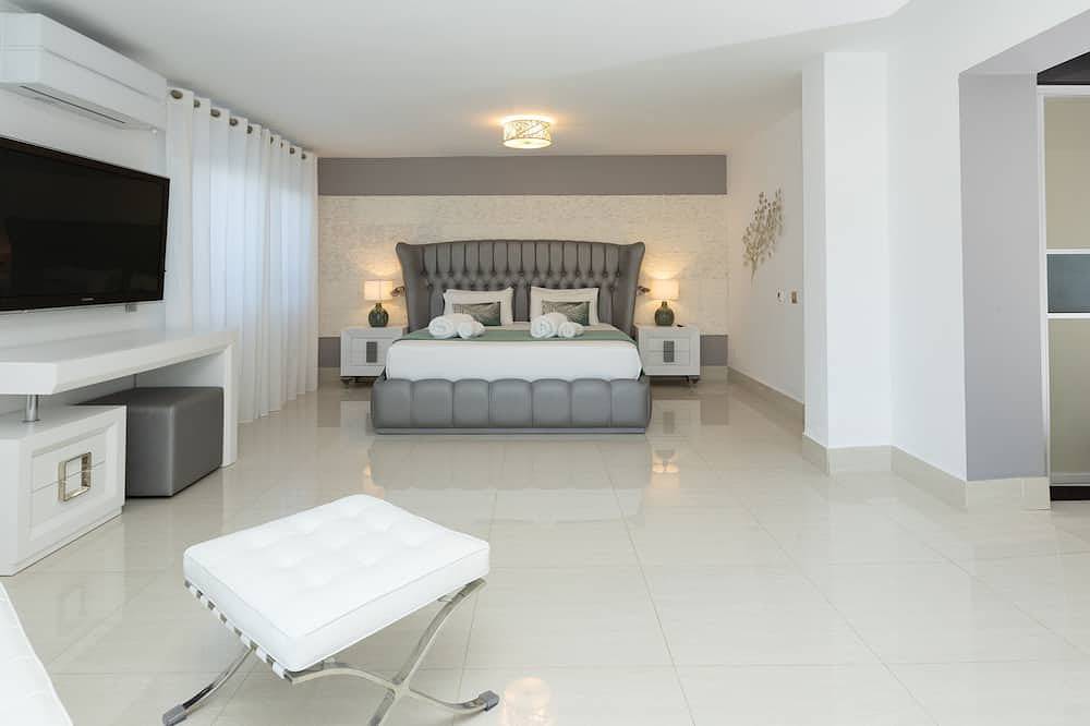 Luxury Villa. 300 meters from beach and 10min from golf. in Carib Playa, Marbella