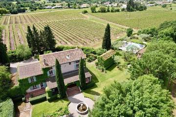 Gîte pour 12 personnes, avec jardin à Gonfaron