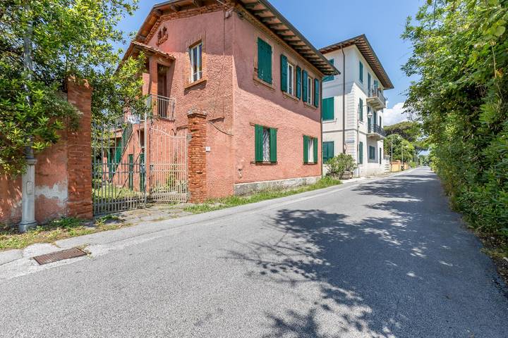 Gîte pour 6 personnes, avec terrasse, adapté aux familles dans Marina di Pietrasanta - 2