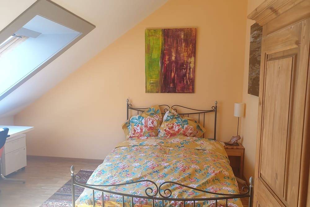 Ganze Wohnung, Three rooms with private bath in a lovely den in Geneva's centre in Genf, Genfer See