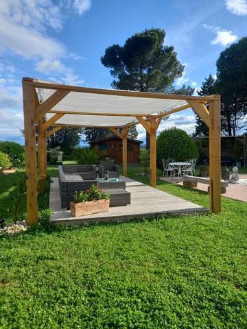 Gîte pour 10 personnes, avec sauna et piscine ainsi que jardin et vue, animaux acceptés à Pezens