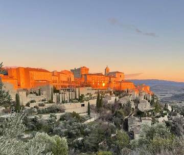 Gîte pour 4 personnes, avec piscine et jardin dans Village de Gordes