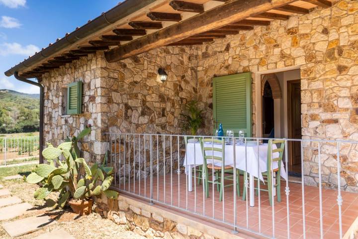 Ferienhaus für 4 Personen, mit Terrasse und Garten in Porto Azzurro - 2
