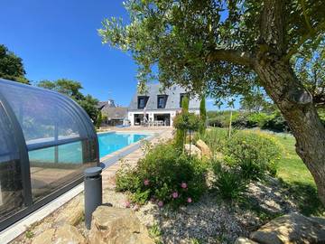 Cottage pour 15 personnes, avec jardin ainsi que piscine et jacuzzi dans Mousterlin