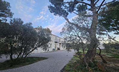 Gîte pour 2 personnes, avec jardin et vue ainsi que terrasse et piscine, animaux acceptés à Pélissanne