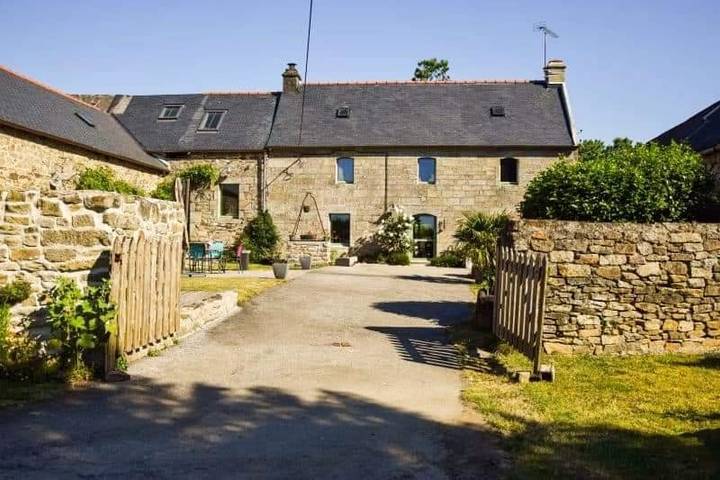 Chambre d’hôte pour 3 personnes, avec jacuzzi ainsi que jardin et terrasse