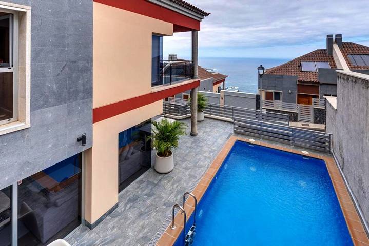 Ferienhaus für 8 Personen, mit Balkon und Terrasse sowie Garten und Pool