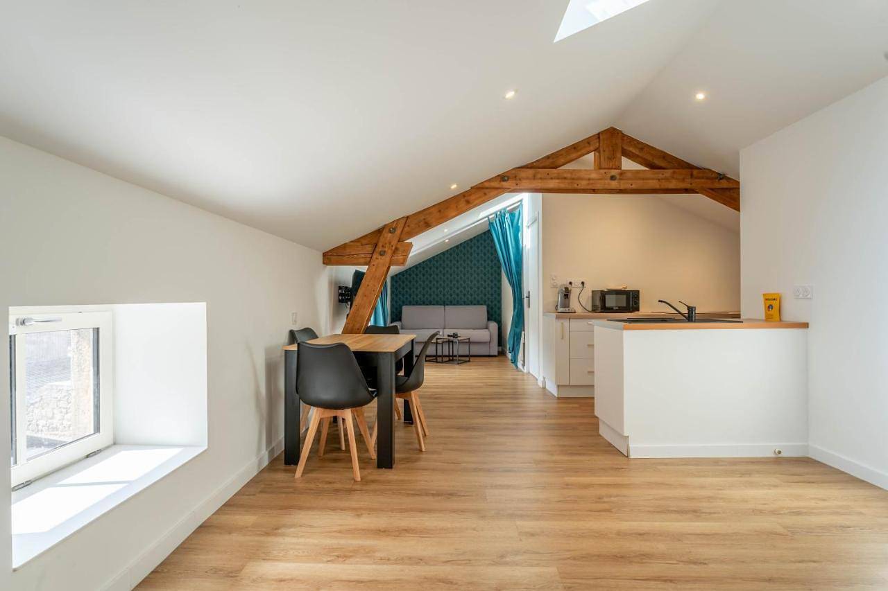 Appartement entier, One-Bedroom Apartment in Pélussin, Parc Naturel Régional du Pilat