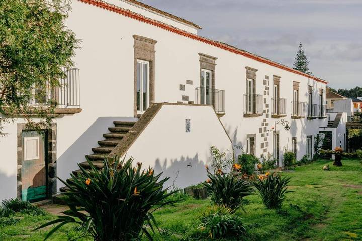 Alojamiento y desayuno para 3 personas, con jardín y jacuzzi - 1