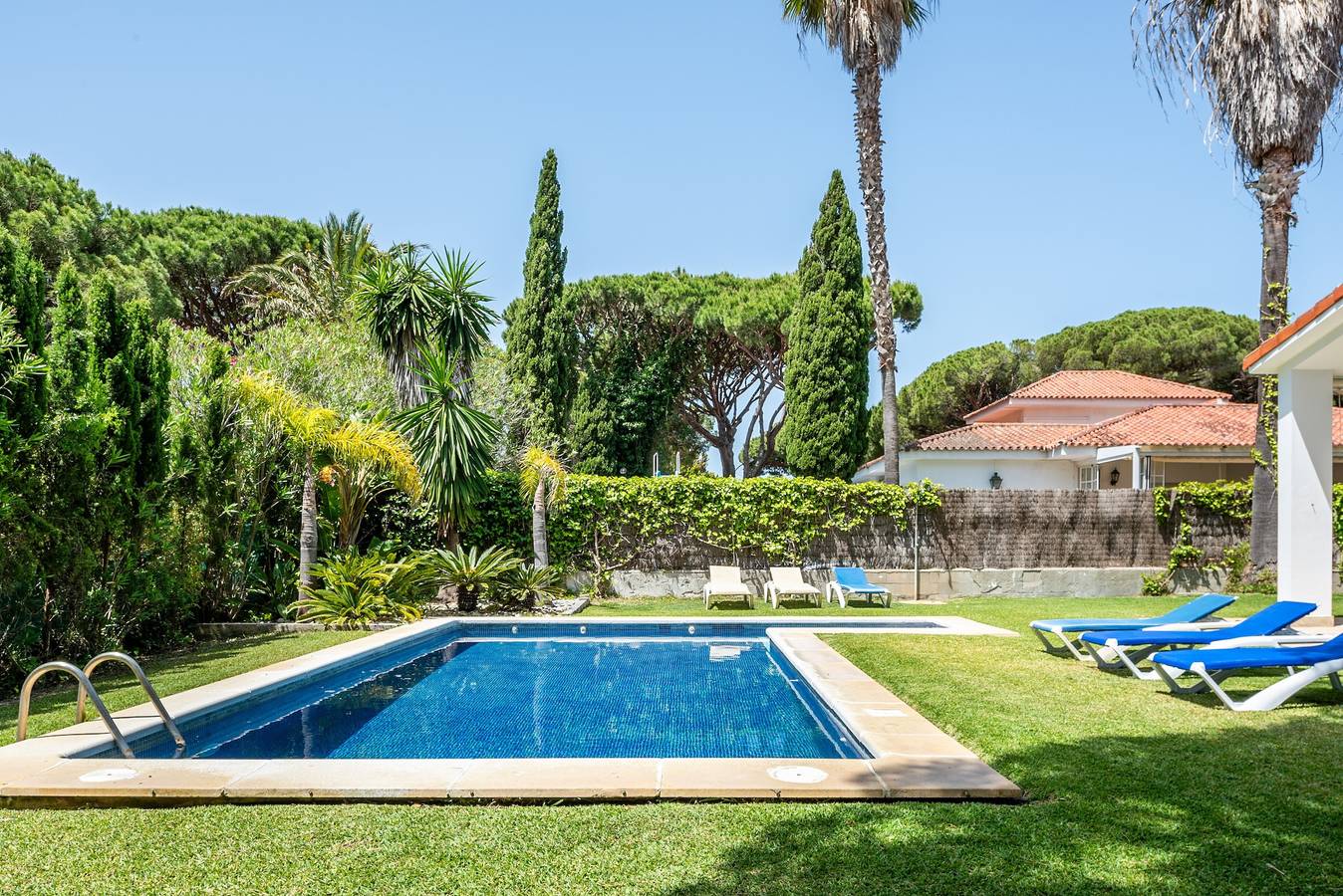 Villa 'El Cenador - Solo Familias' con piscina privada, Wi-Fi y aire acondicionado in Roche, Conil de la Frontera