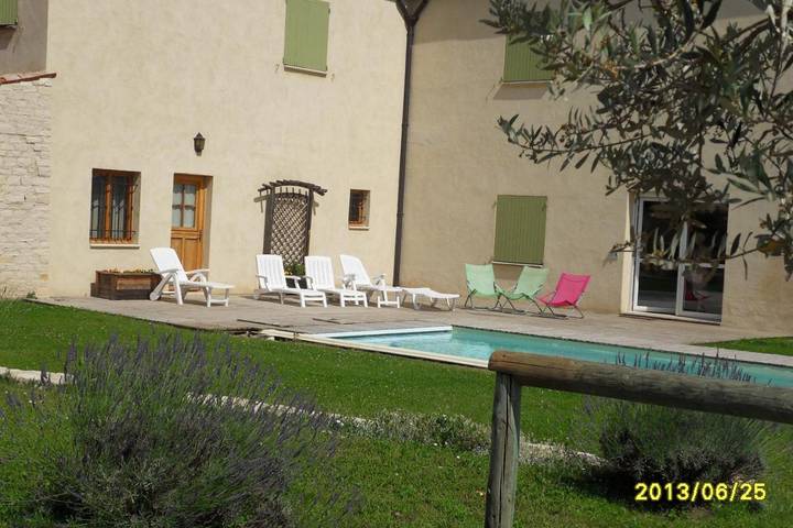 Location de vacances pour 2 personnes, avec vue ainsi que jardin et piscine à Manosque - 3