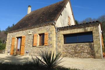 Gîte pour 6 personnes, avec vue ainsi que jardin et terrasse à Tursac
