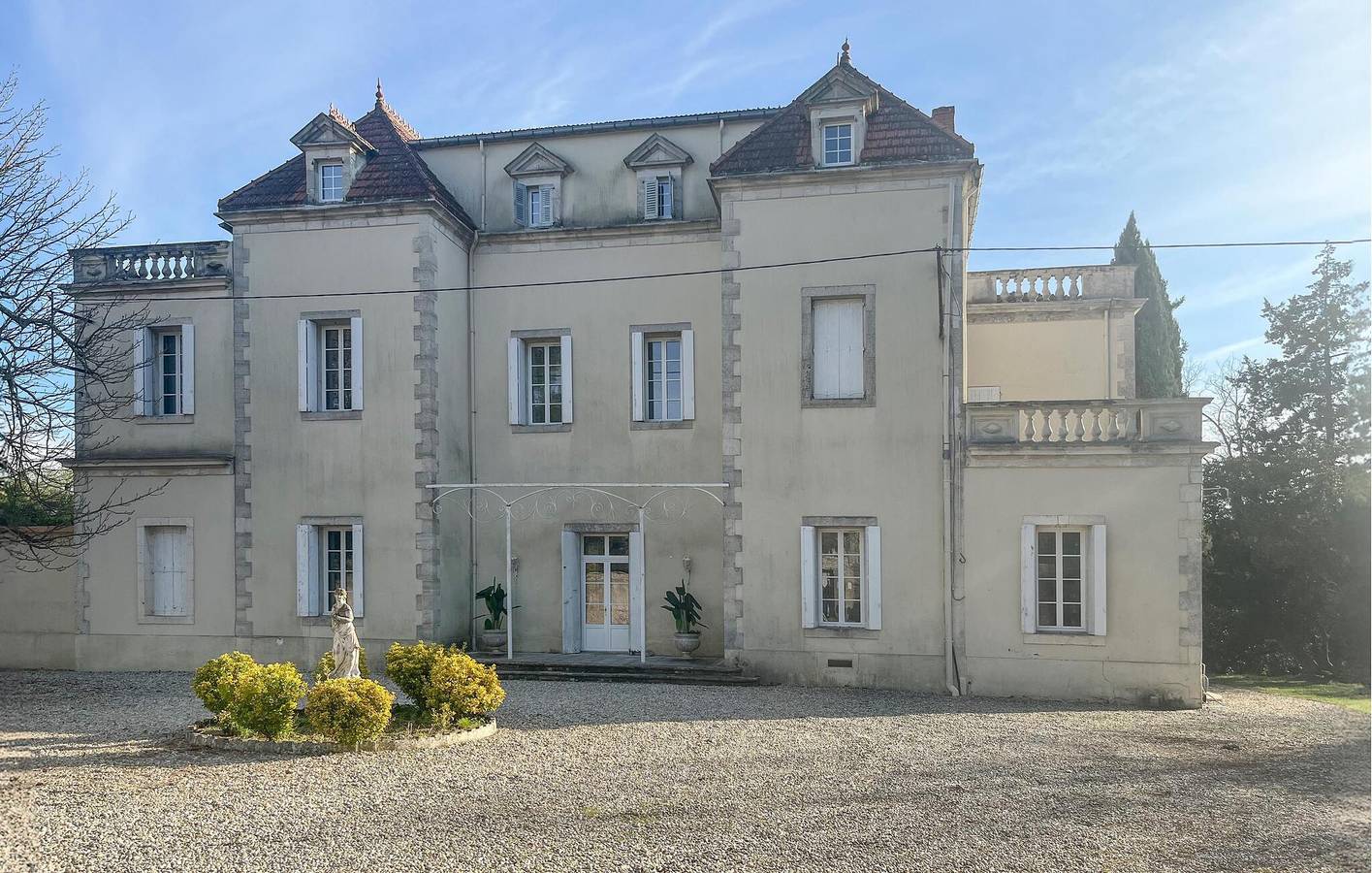 Appartement confortable avec piscine près de la rivière La Cèze in Saint-Ambroix, Parc national des Cévennes