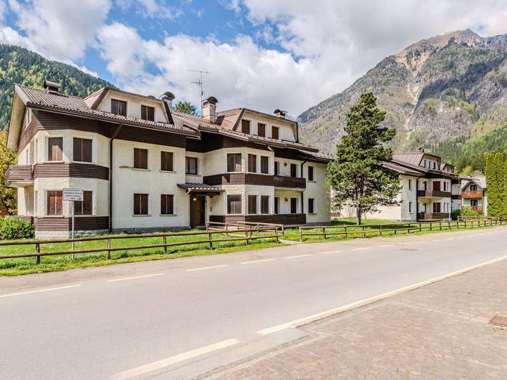 Gîte pour 4 personnes, avec jardin à Carisolo - 4