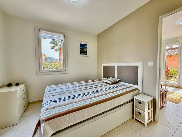 Gîte pour 4 personnes, avec terrasse ainsi que jardin et piscine dans Plage Coupereau - 3