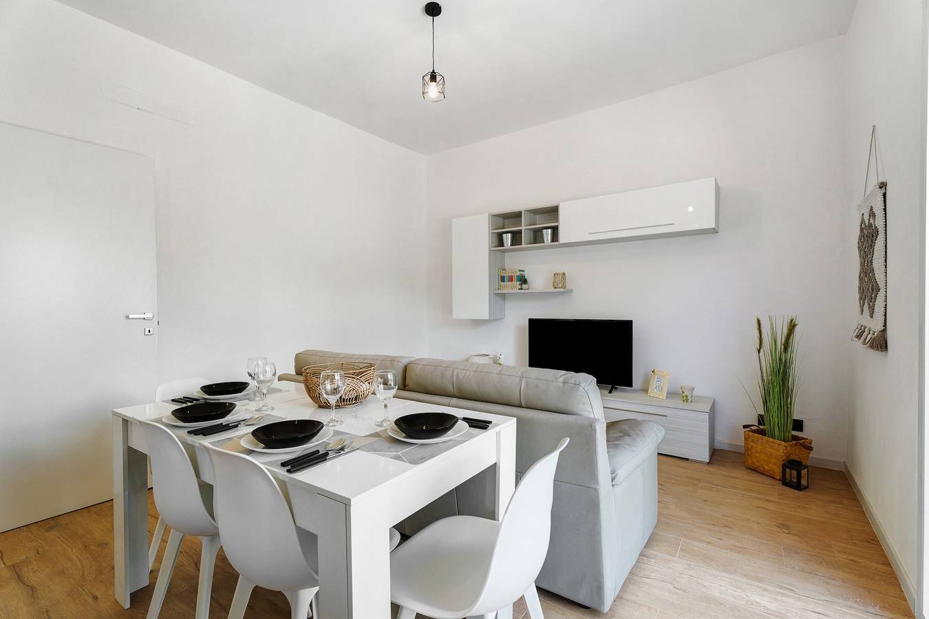 Ferienhaus 'Villa Lilia Appartamento Verde' mit Gemeinschaftsgarten und Wlan in Arona (Lago Maggiore), Arona Gemeinde