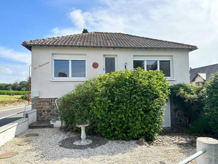 Location de vacances pour 4 personnes, avec Terrasse ainsi que Jardin et Vue à Saint-Fraimbault