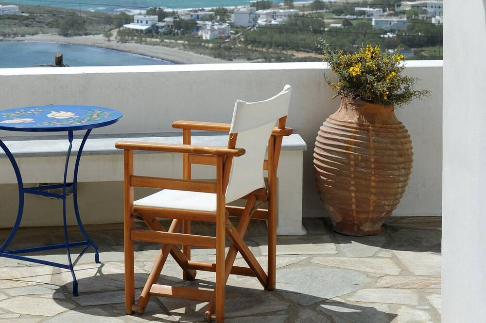 Veranda Me Thea (Terrasse mit Aussicht) in Tínos