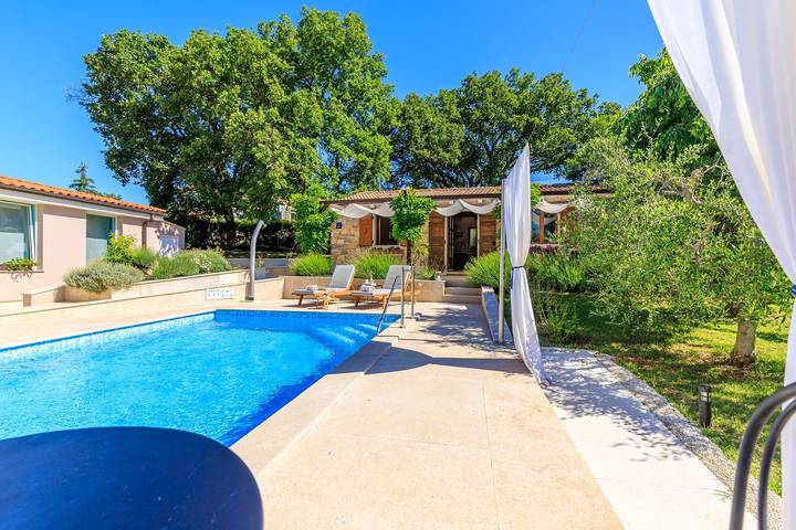 Villa für 2 Personen, mit Garten und Pool in Pula - 3