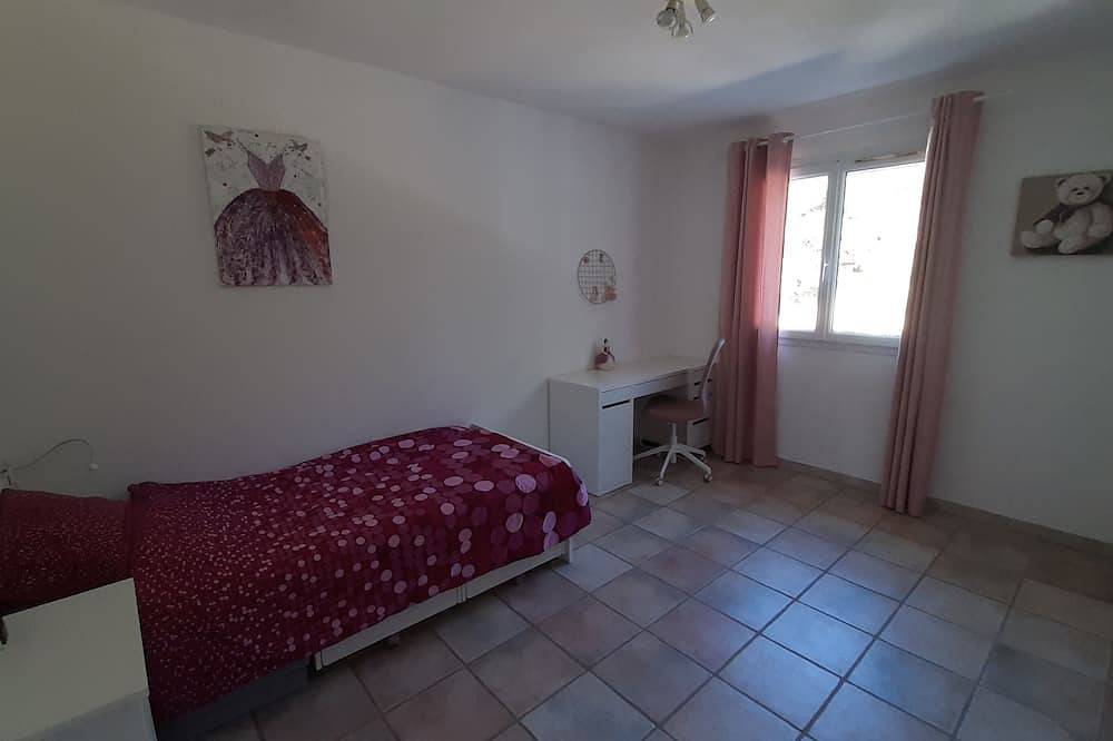 Elegant & Cozy Villa: 10 Guests | 6 Bedrooms | Pool | 2000m² Garden in Sabran, Nimes und Umgebung