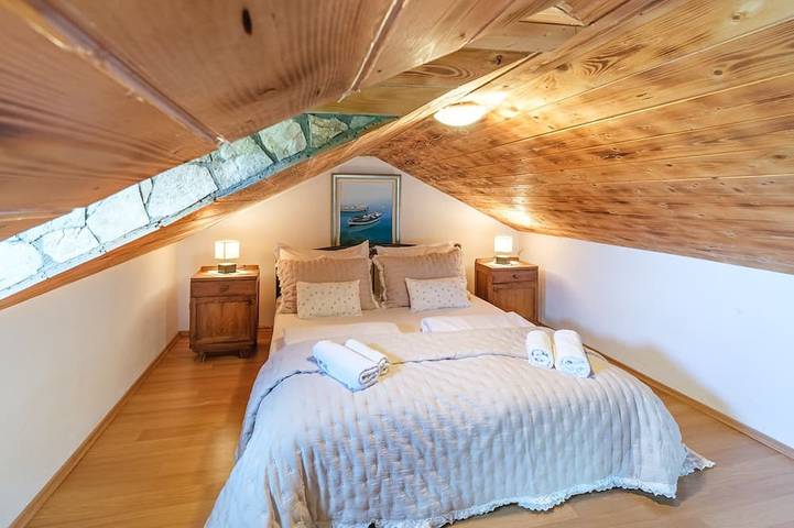 Holiday home for 7 guests, with a pool, golf, countryside by the sea in San Pietro di Brazza, Brac