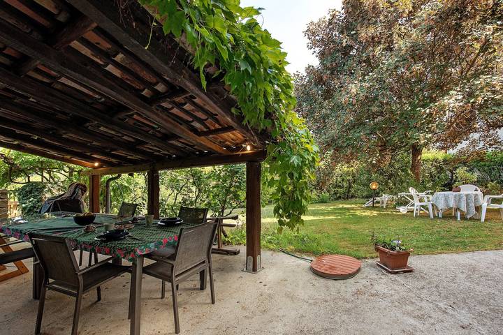 Appartamento intero, Appartamento "La Casa delle Foglie Rosse" con Giardino Condiviso e Wi-Fi in Morsasco, Provincia d'Alessandria