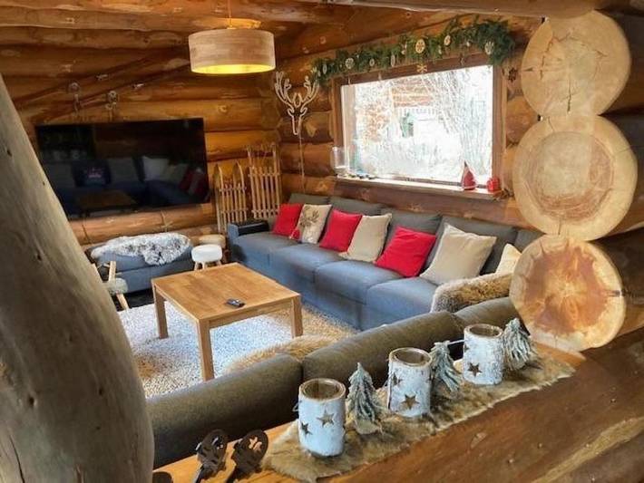 Gîte pour 16 personnes, avec Balcon et Terrasse ainsi que Jardin et Sauna à La Cabanasse