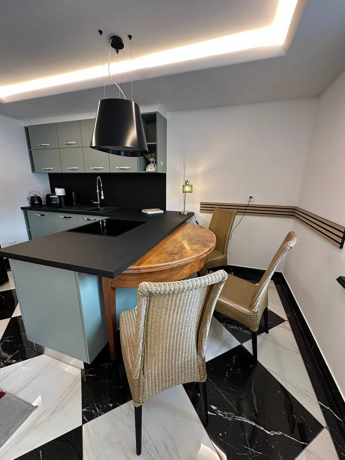 Ganze Wohnung, Einzigartiges Losone Apartment in Losone, Tessiner Alpen