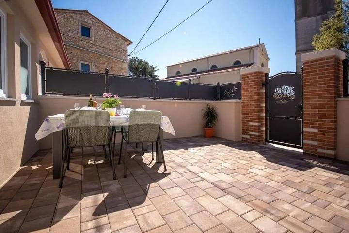 Ferienhaus für 4 Personen, mit Whirlpool und Terrasse sowie Sauna und Garten in Kastelir - 3