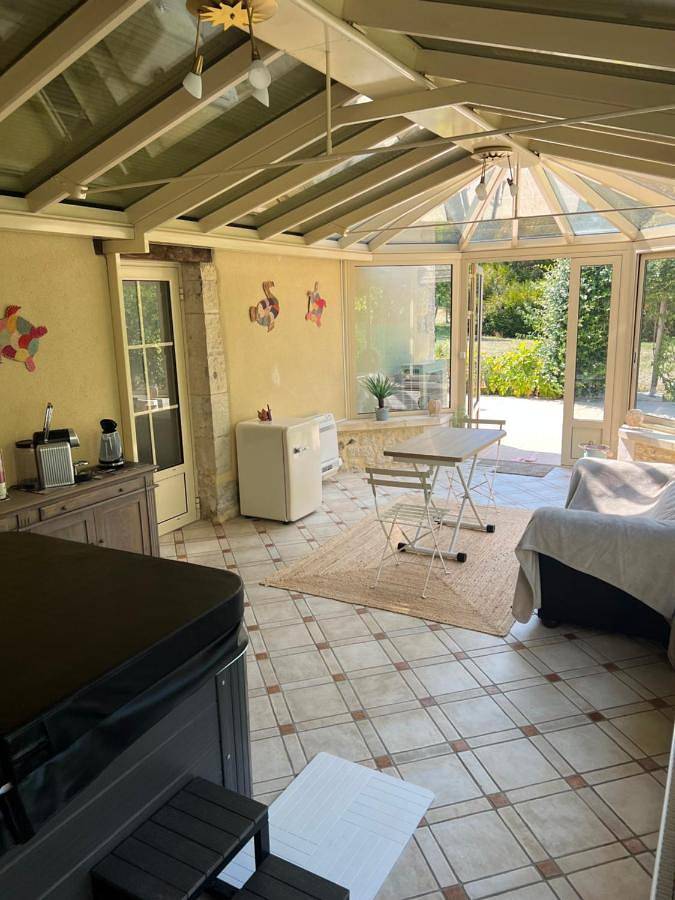 Location de vacances pour 2 personnes, avec Jacuzzi ainsi que Terrasse et Jardin à Château-l'Évêque - 4
