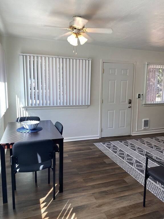 Ganze Wohnung, Unit D Manor House Month to Month in Salem (OR), Willamette Valley