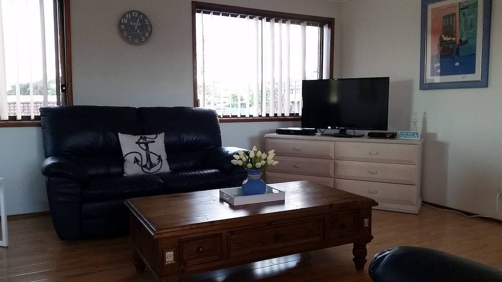 Große schöne Beachy Pet freundliche Unterkunft, Spielzimmer mit Bad. in Culburra, Culburra Beach