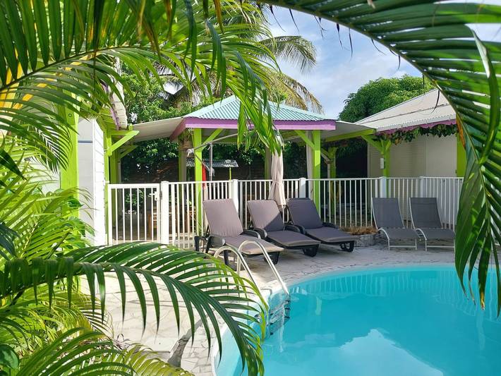 Gîte pour 3 personnes, avec piscine ainsi que jardin et terrasse