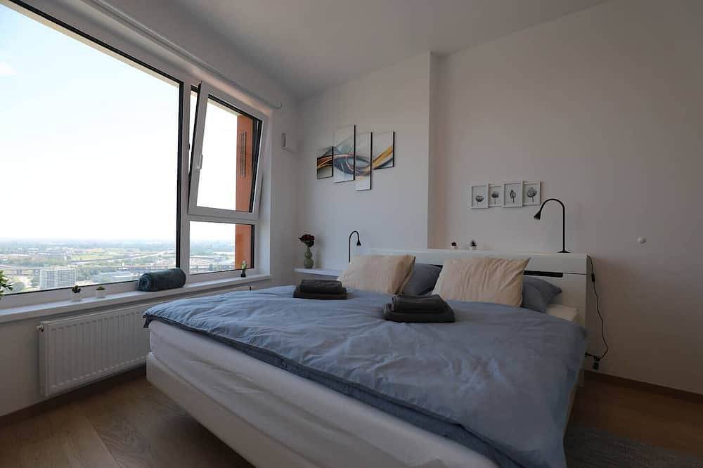 Ganze Wohnung, View of the city from the 30th floor, parking included in the price in Bratislava, Bratislava und Umgebung