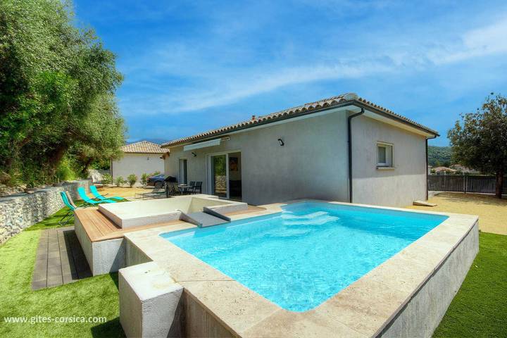 Gîte pour 4 personnes, avec Terrasse et Jardin ainsi que Piscine et Vue à Oletta
