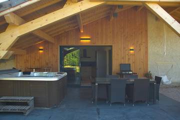 Gîte pour 5 personnes, avec jardin ainsi que terrasse et sauna à Chatte (bateau)