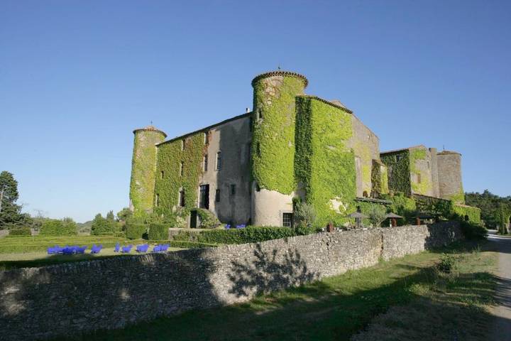 Gîte pour 2 personnes, avec jardin ainsi que piscine et vue, animaux acceptés à Villarzel-Cabardès