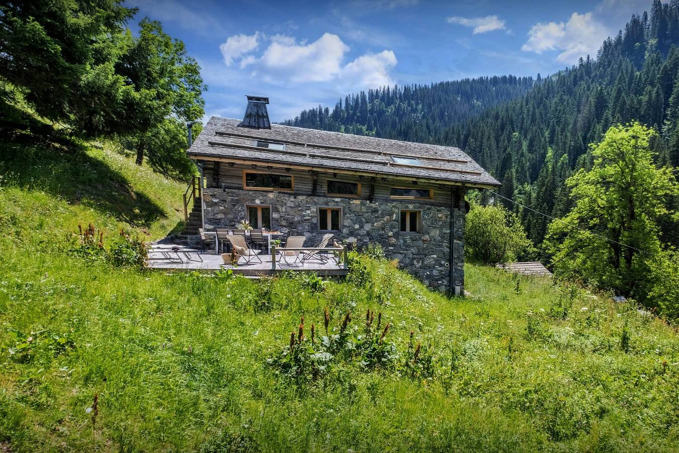 Designer ski chalet for 12, secluded location & great views - Ovo Network in La Giettaz, Albertville region