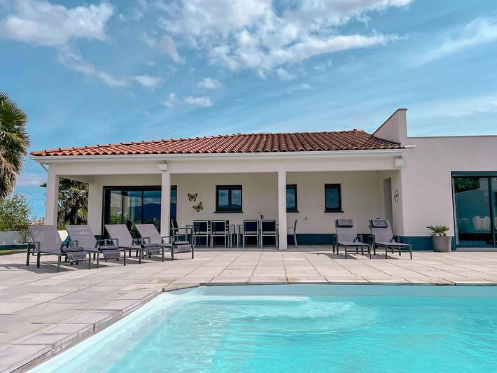 Villa pour 8 personnes, avec Terrasse ainsi que Jardin et Piscine