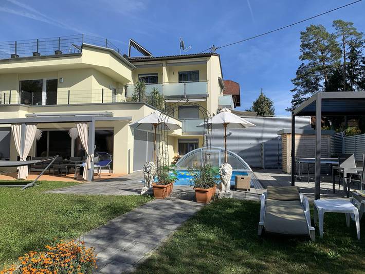 Ferienwohnung für 5 Personen, mit Balkon und Whirlpool sowie Terrasse und Garten in Seelach