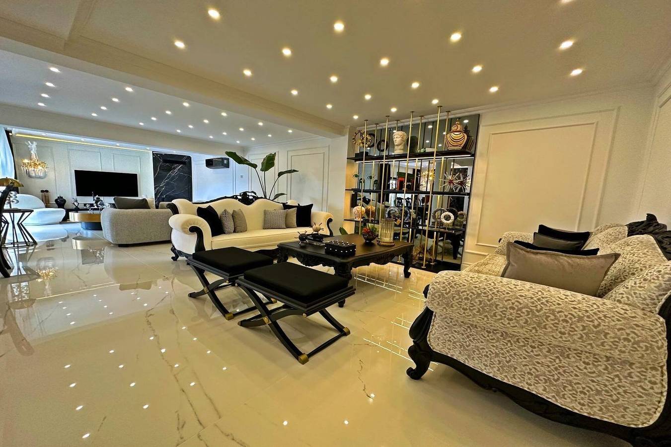 Villa de 6 habitaciones con piscina privada y jardín in Beylikdüzü, Región del Mármara