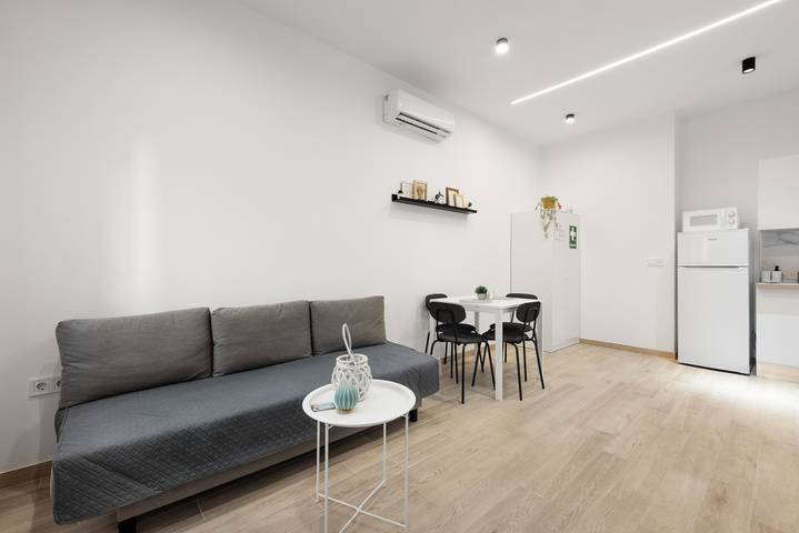 Apartamento entero, Apartamento 'Los Mellis' con Wi-Fi y aire acondicionado in Cruz de Humilladero, Málaga