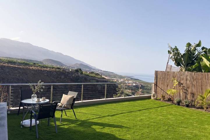 Casa Pedro: Confort y Tranquilidad con Vistas a La Caldera en La Palma in Tazacorte, La Palma Sur