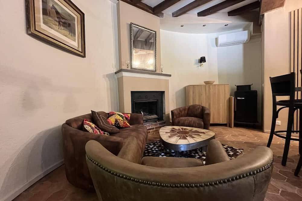 Appartement entier, La Tour du Château - Domainepona in Croissy-Beaubourg, Seine-et-Marne