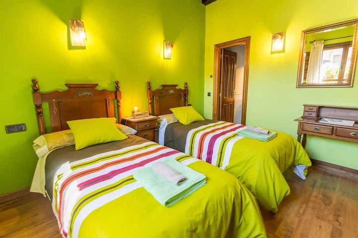 Gîte pour 14 personnes, avec jacuzzi et balcon à Casarejos - 4