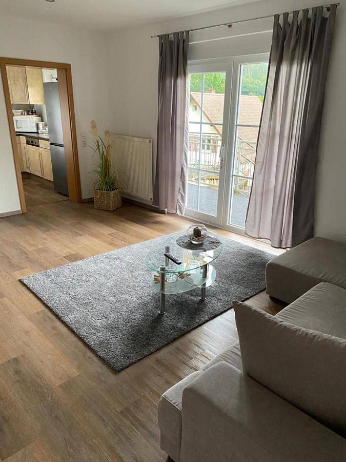Ferienwohnung für 2 Personen, mit Balkon und Terrasse sowie Sauna und Ausblick in Hinterweidenthal