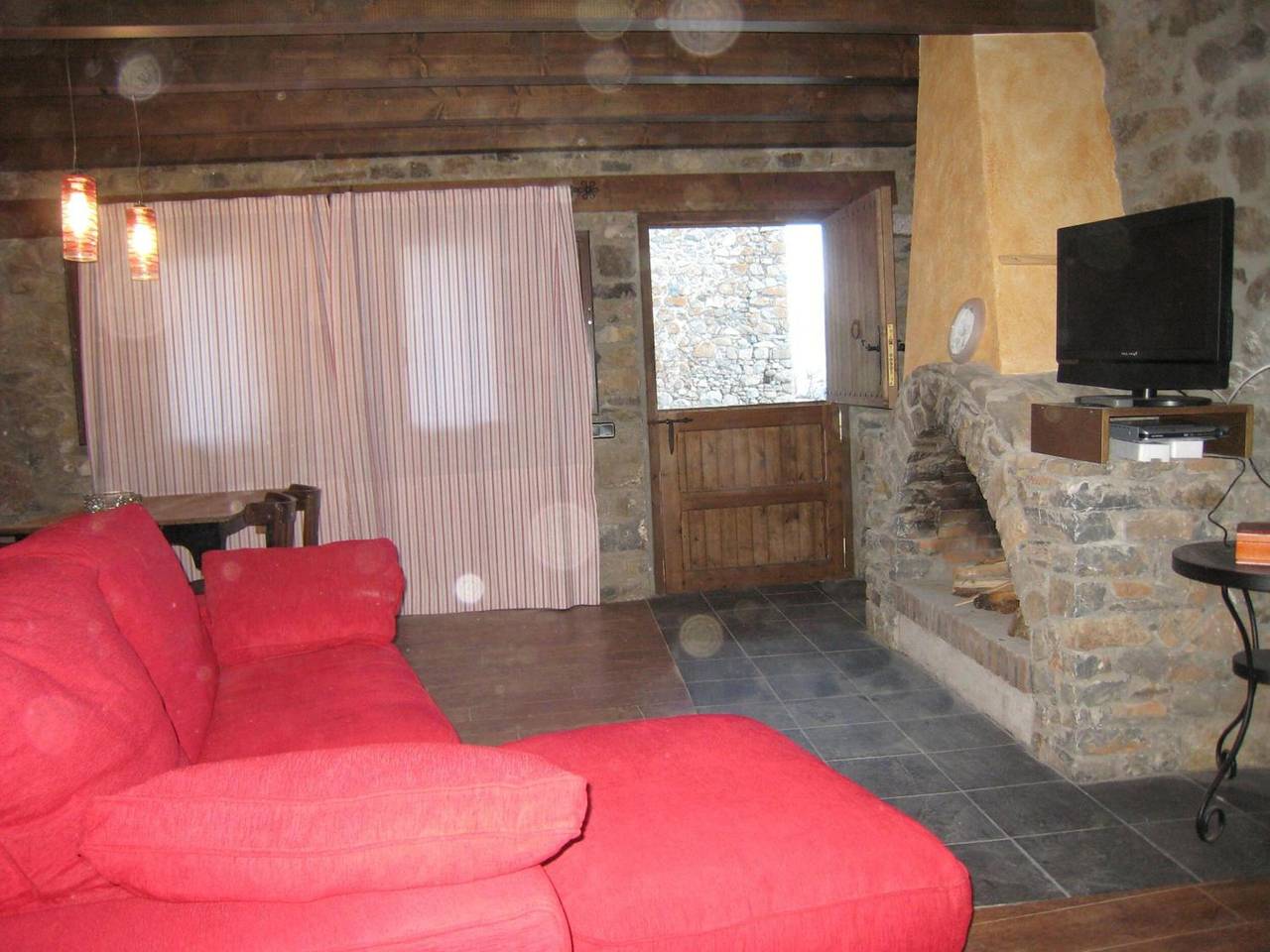 Appartement entier, Appartement 'La Cort De Ca L'Escolà' avec vue sur la montagne, jardin partagé et Wi-Fi in Lles de Cerdanya, Pyrénées catalanes