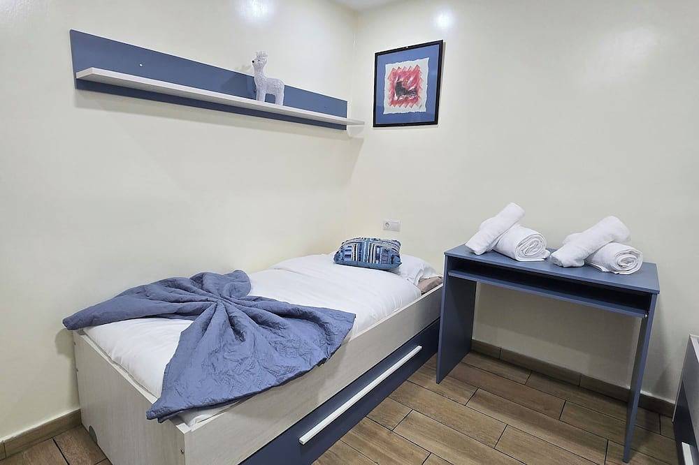 Entire apartment, Modern Whole Lodging, Barcelona Terrassa in Terrassa, Barcelona Inland