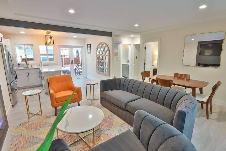 Vacation rental for 6 people, with yard and hot tub in Pacific Beach